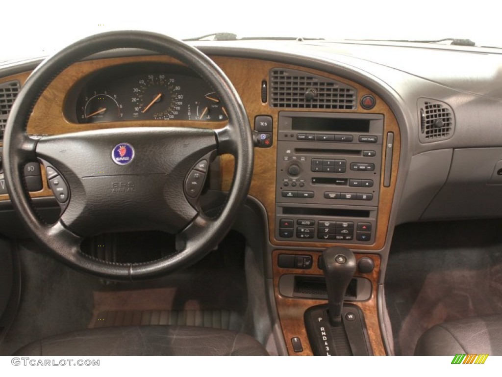 2002 Saab 9-5 Linear Sport Wagon Dashboard Photos