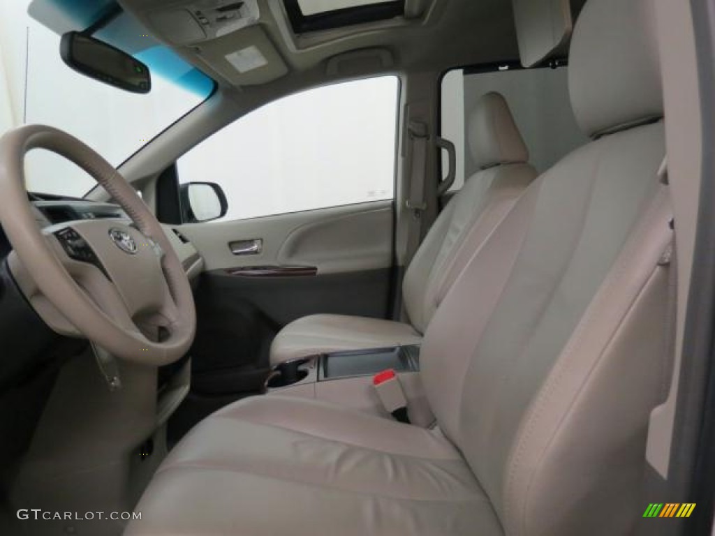 2011 Sienna XLE - Super White / Bisque photo #8