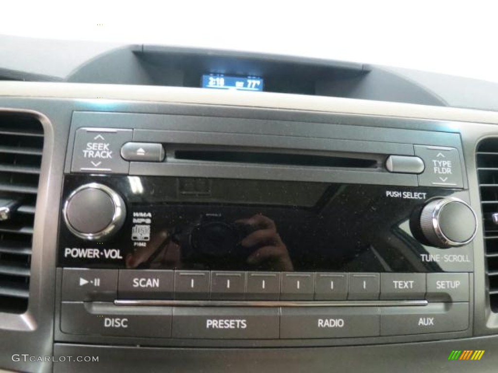 2011 Sienna XLE - Super White / Bisque photo #14