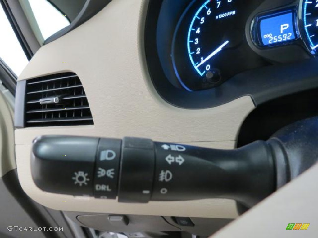 2011 Sienna XLE - Super White / Bisque photo #20