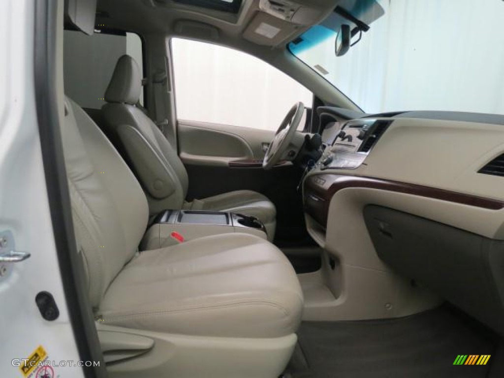 2011 Sienna XLE - Super White / Bisque photo #23