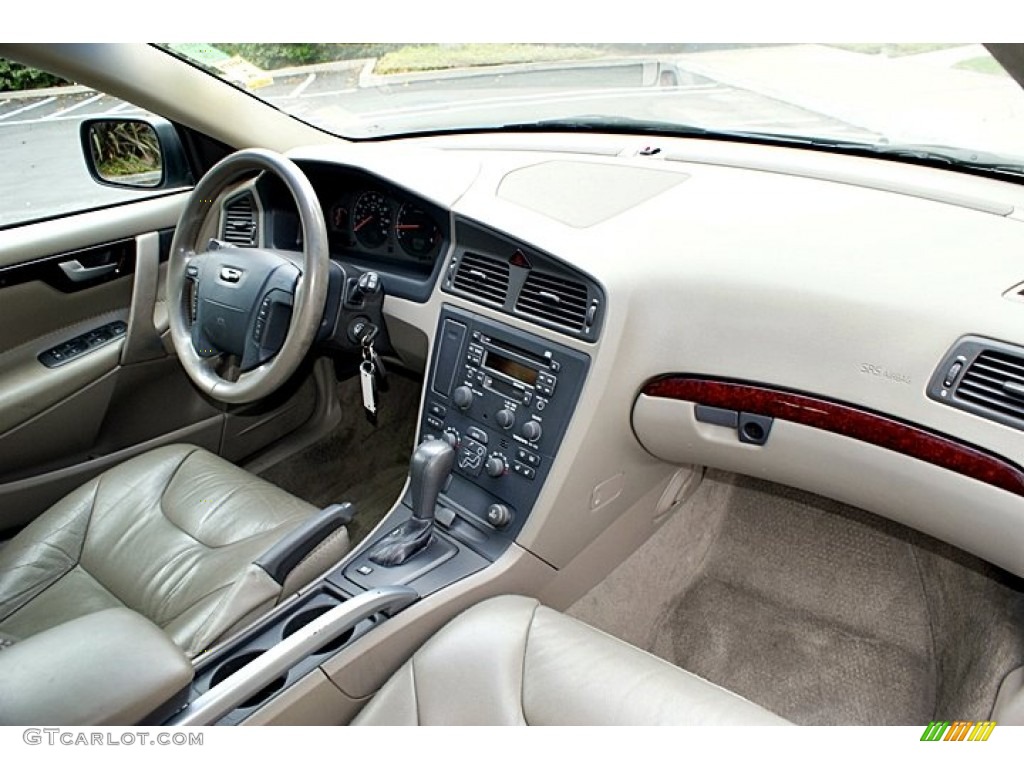 2001 Volvo V70 XC AWD Taupe Dashboard Photo #66129182