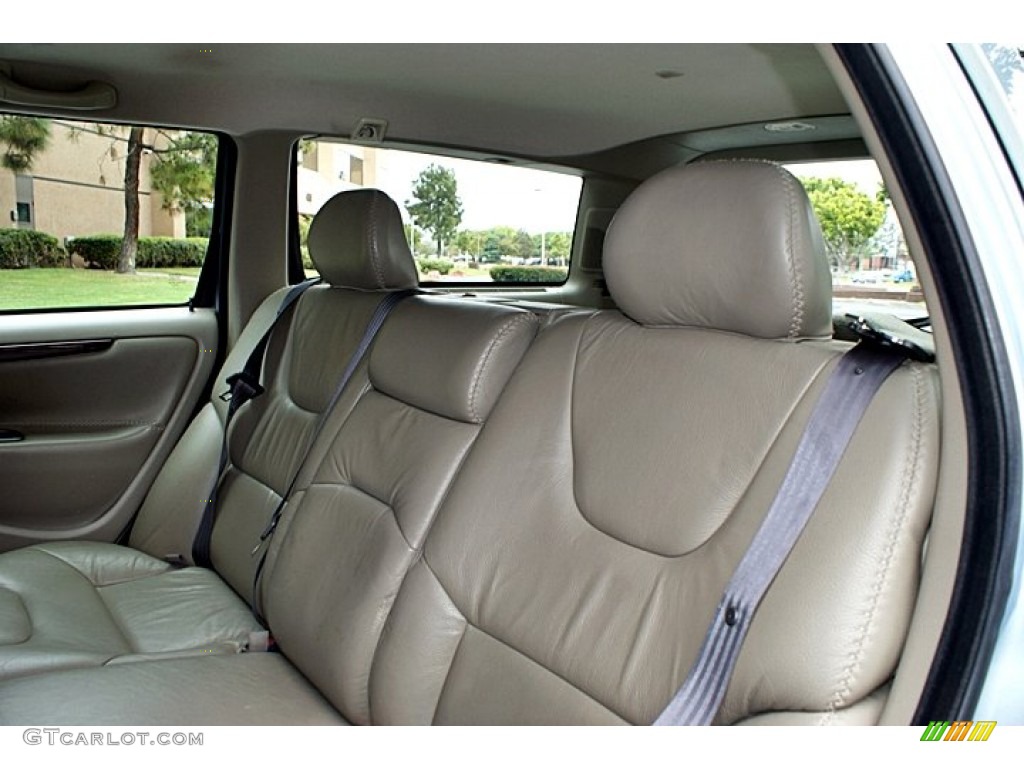Taupe Interior 2001 Volvo V70 XC AWD Photo #66129254