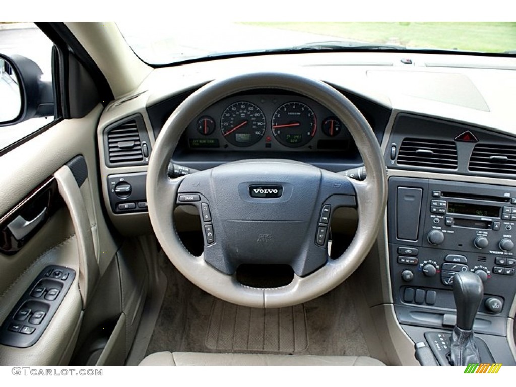 2001 Volvo V70 XC AWD Taupe Steering Wheel Photo #66129272