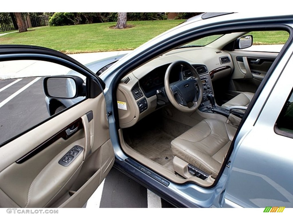 Taupe Interior 2001 Volvo V70 XC AWD Photo #66129437