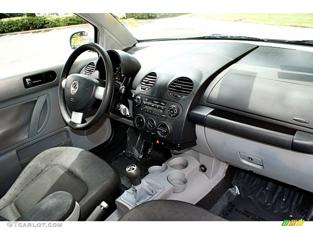 2001 Volkswagen New Beetle GLS Coupe Black Dashboard Photo #66132035