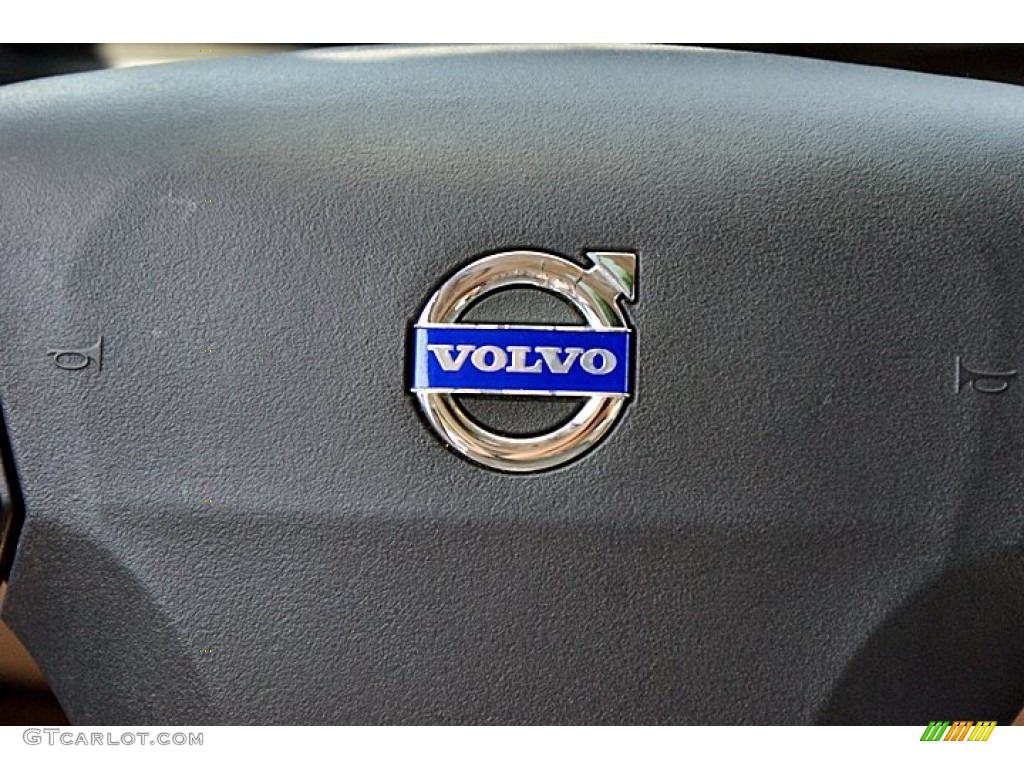 2005 Volvo S40 2.4i Marks and Logos Photos