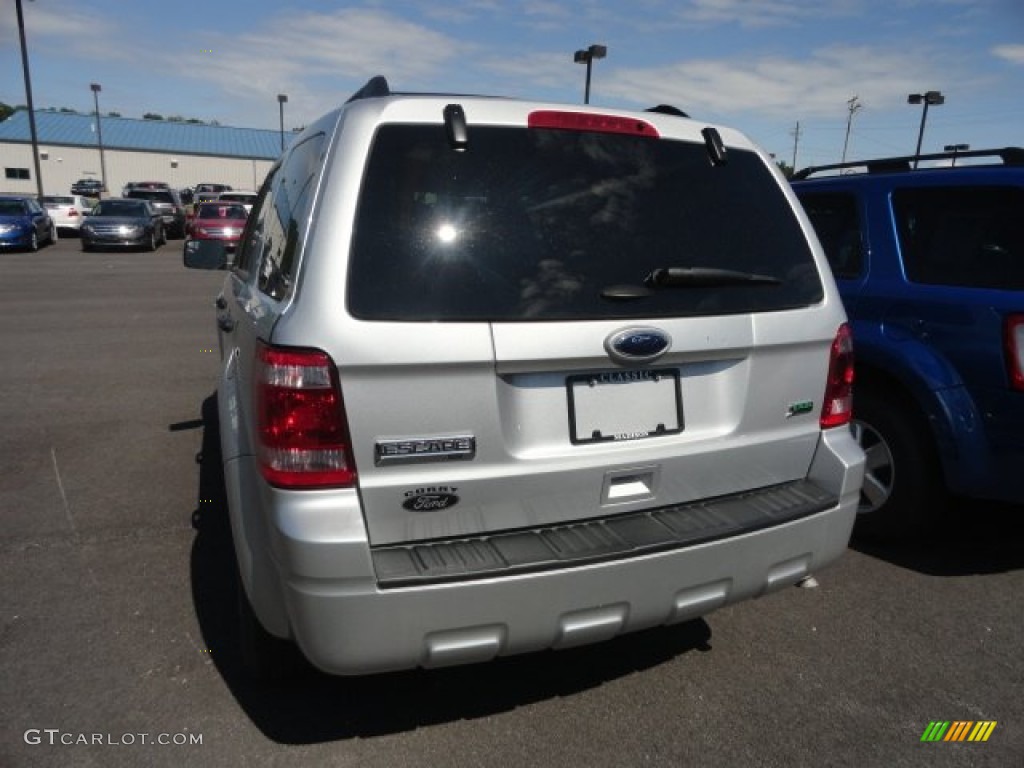 2012 Escape XLT V6 4WD - Ingot Silver Metallic / Charcoal Black photo #2