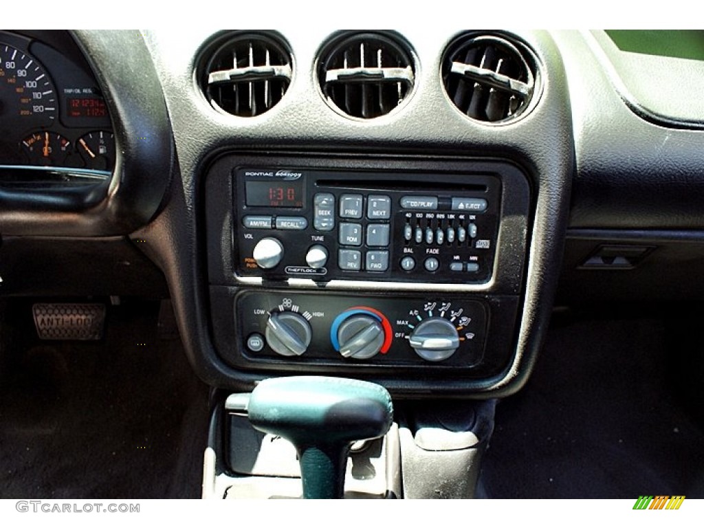 2001 Pontiac Firebird Coupe Controls Photo #66133661