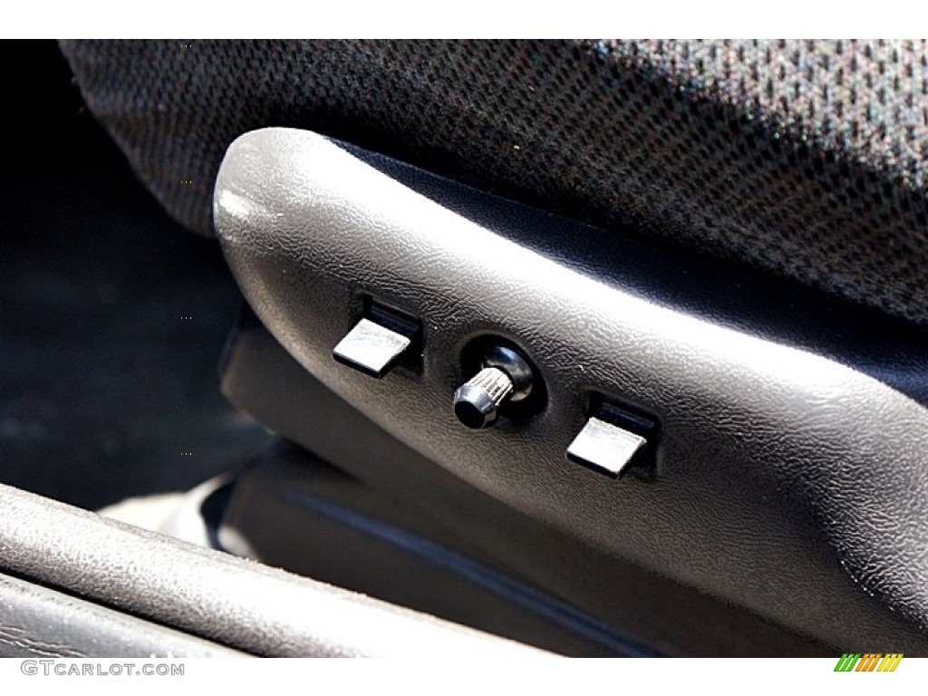 2001 Pontiac Firebird Coupe Controls Photo #66133730