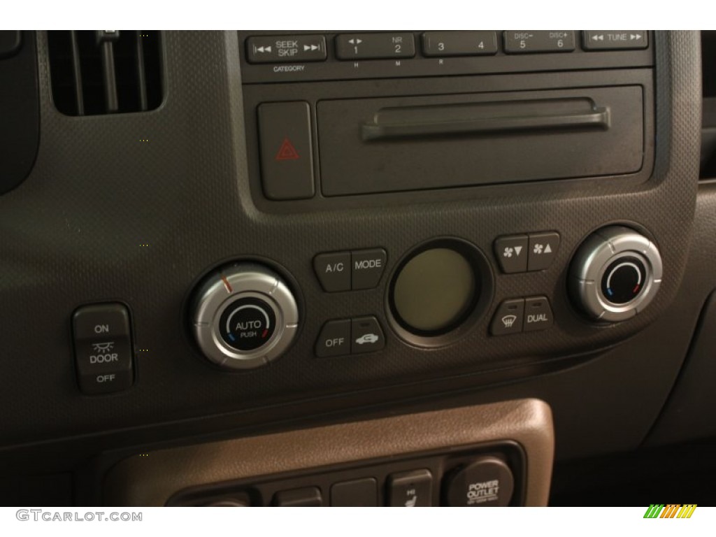 2006 Honda Ridgeline RTL Controls Photo #66134927