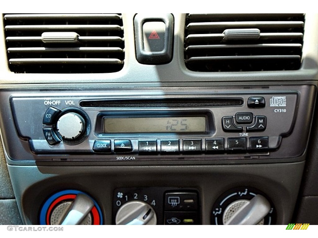 2002 Nissan Sentra GXE Audio System Photos