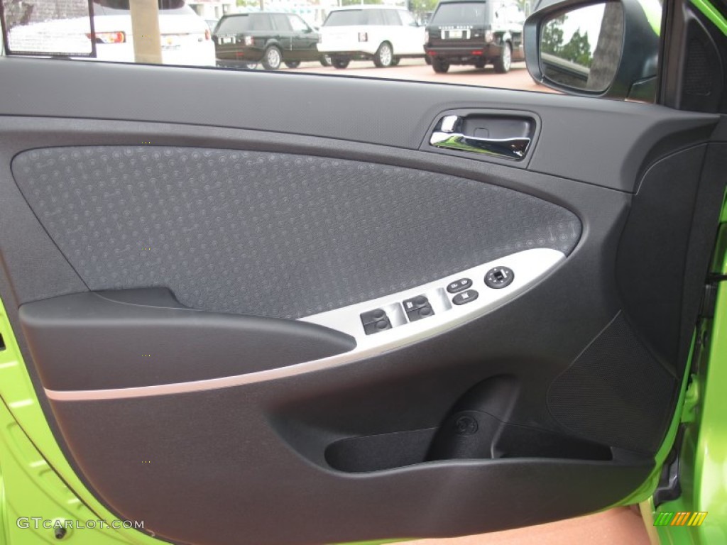 2012 Accent SE 5 Door - Electrolyte Green / Black photo #8