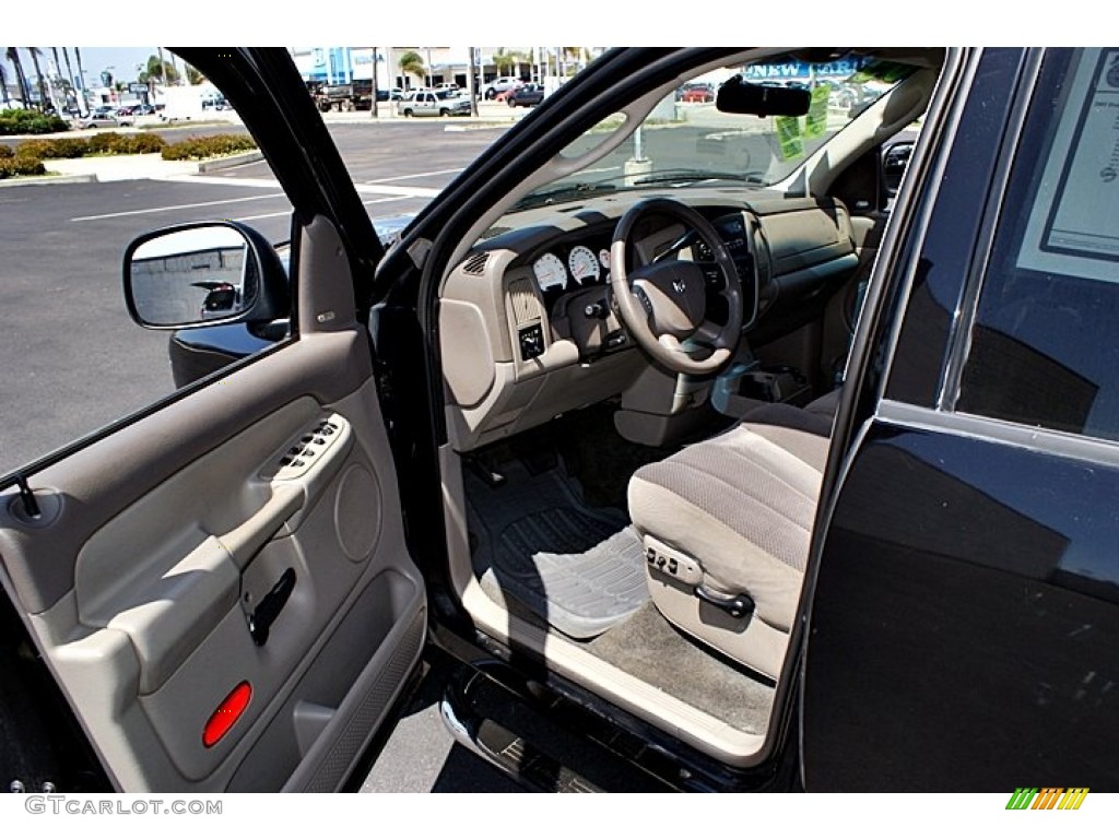 2005 Ram 1500 SLT Quad Cab - Black / Taupe photo #42