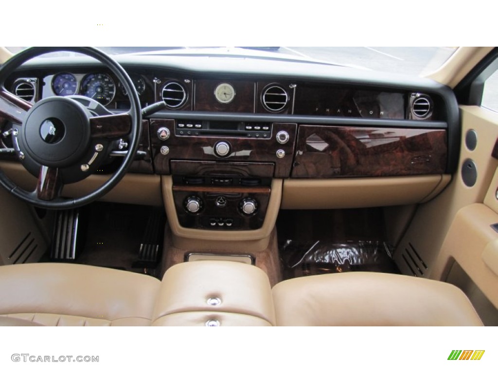2006 Rolls-Royce Phantom Standard Phantom Model Oatmeal Dashboard Photo #66141170