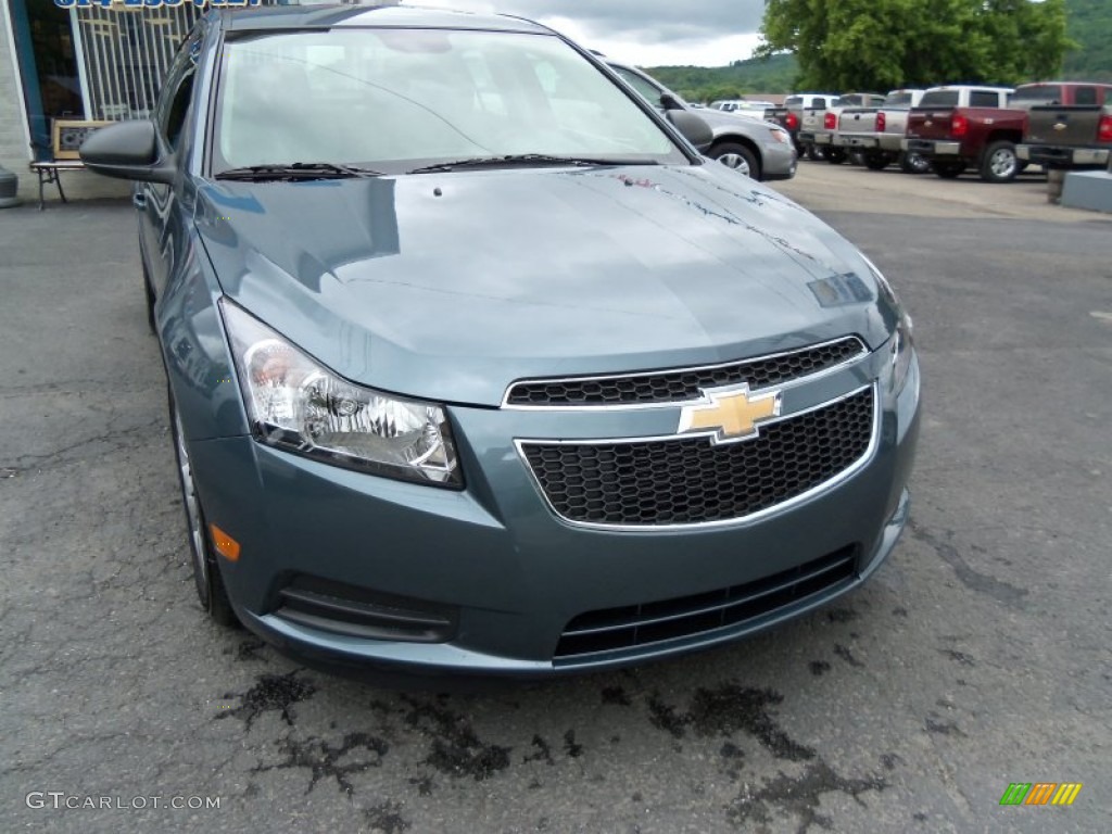 2012 Cruze LS - Blue Granite Metallic / Jet Black/Medium Titanium photo #3