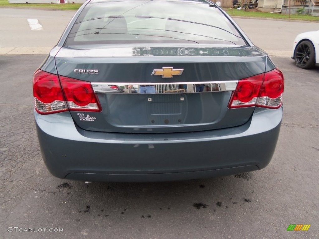 2012 Cruze LS - Blue Granite Metallic / Jet Black/Medium Titanium photo #6