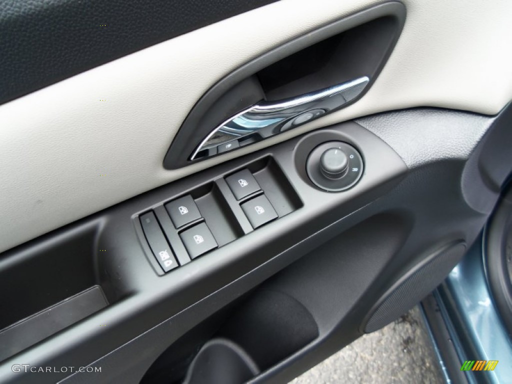 2012 Cruze LS - Blue Granite Metallic / Jet Black/Medium Titanium photo #14