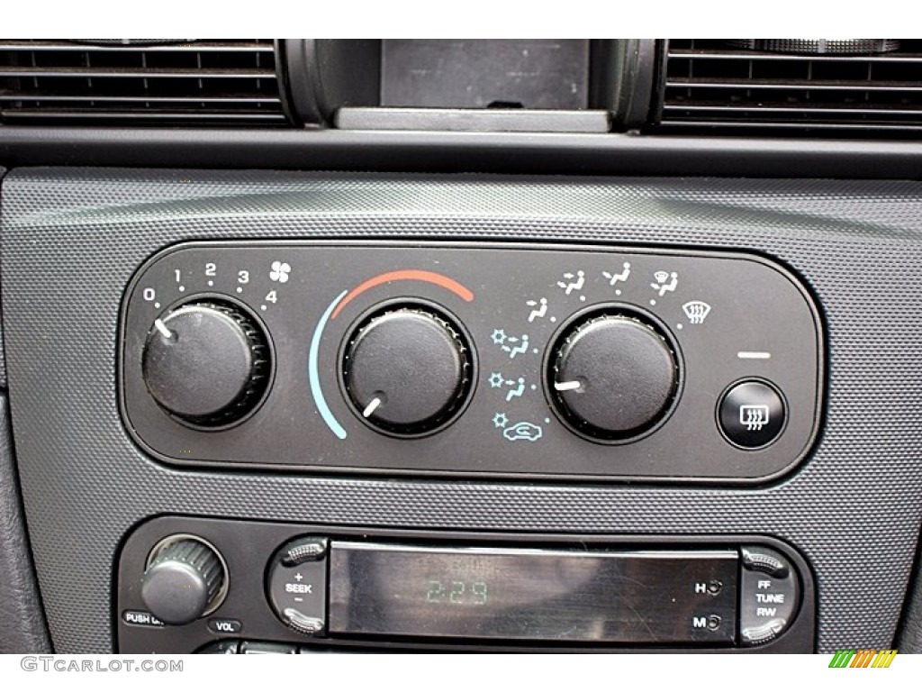 2005 Chrysler Sebring Convertible Controls Photo #66143033