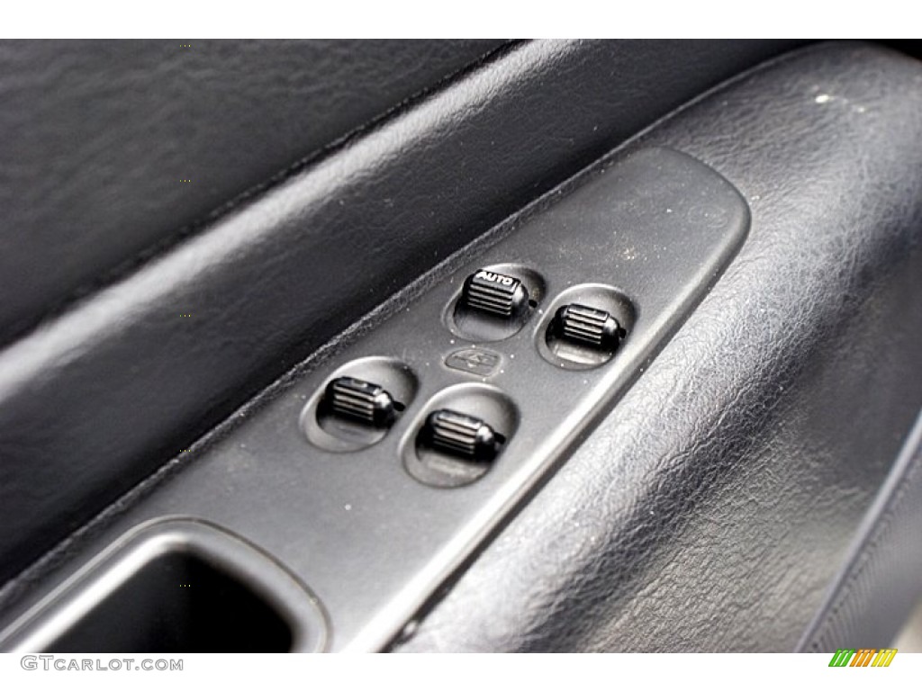 2005 Chrysler Sebring Convertible Controls Photo #66143049