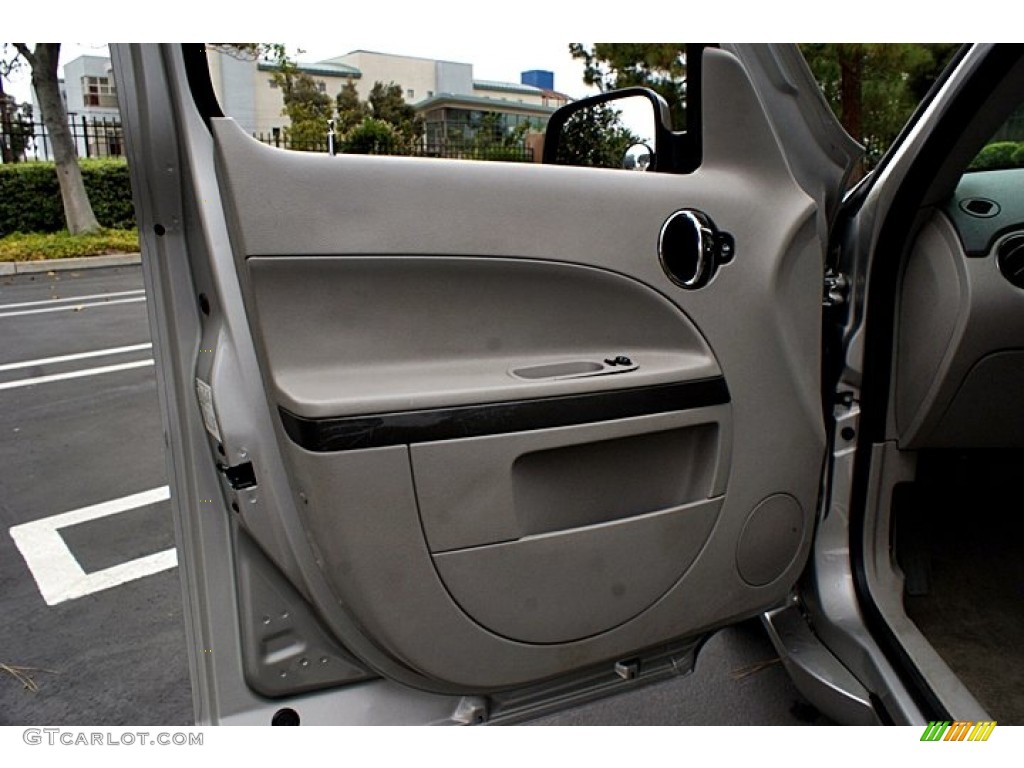 2006 Chevrolet HHR LT Gray Door Panel Photo #66143534