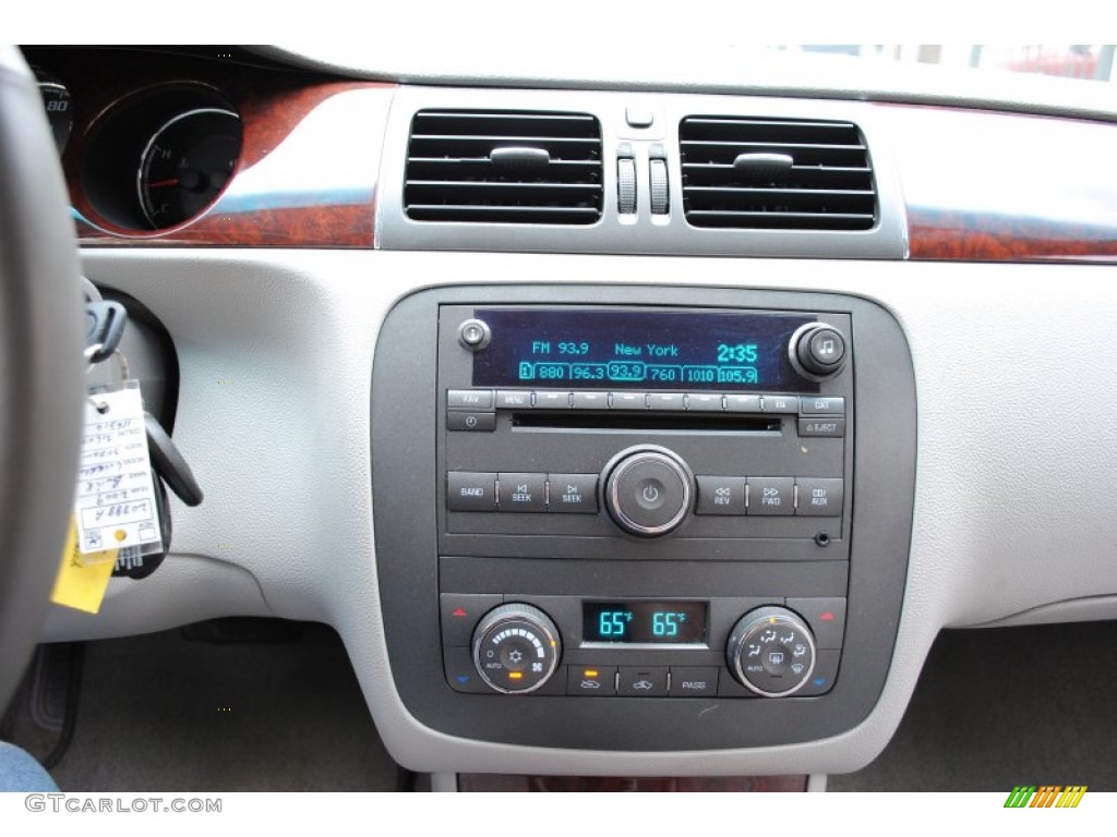 2009 Buick Lucerne CXL Special Edition Controls Photos
