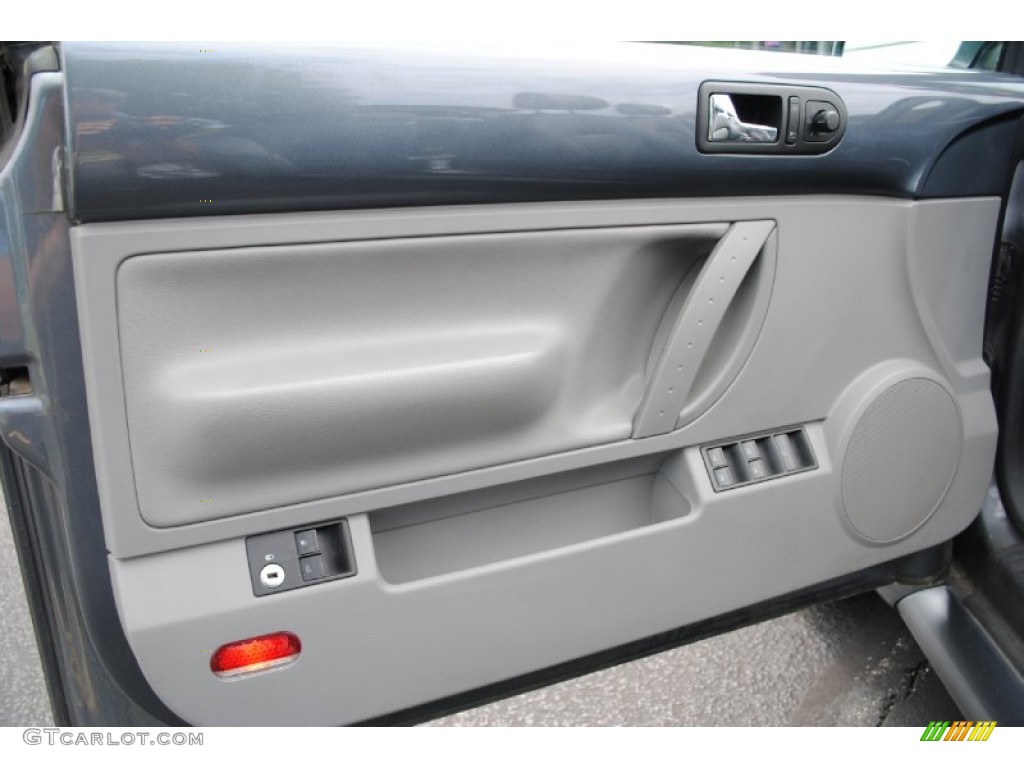 2004 Volkswagen New Beetle GL Convertible Door Panel Photos