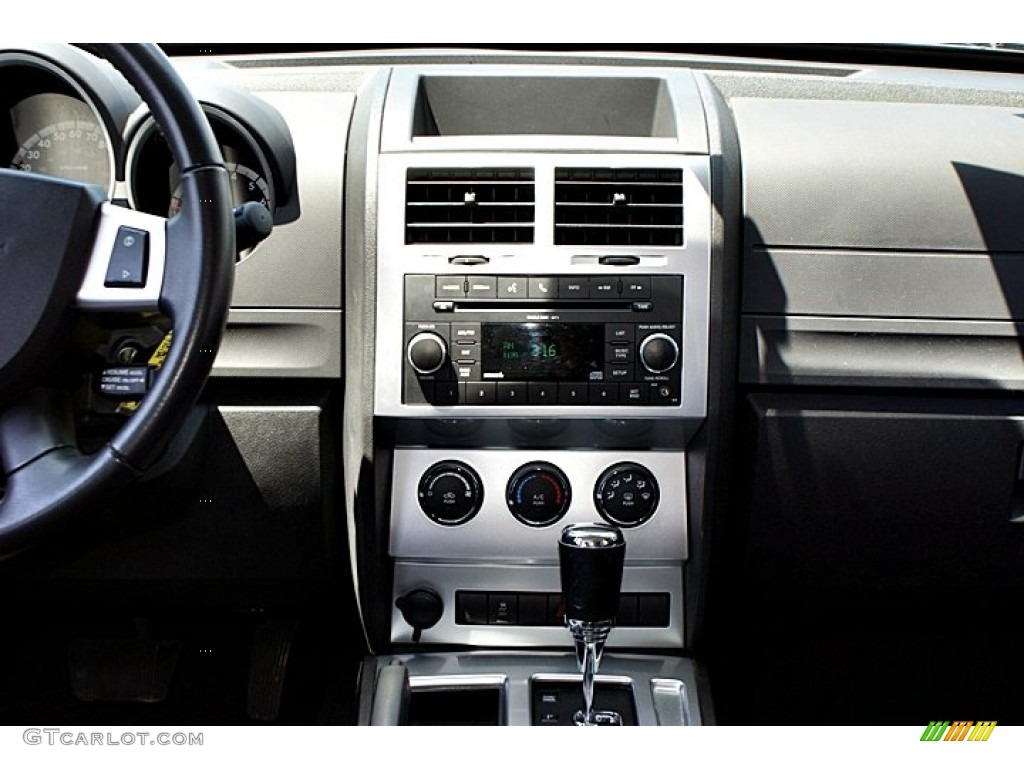 2011 Dodge Nitro SXT Controls Photo #66146321