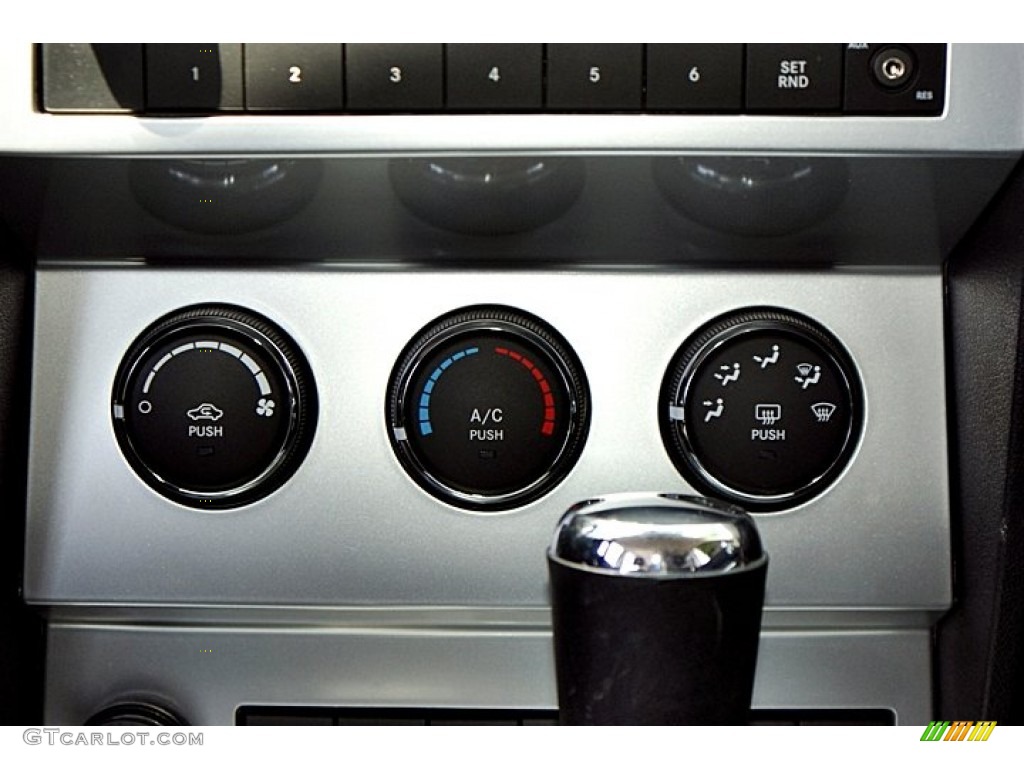 2011 Dodge Nitro SXT Controls Photo #66146417