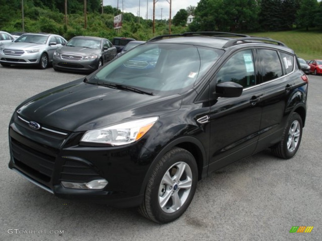 2013 Escape SE 2.0L EcoBoost 4WD - Tuxedo Black Metallic / Medium Light Stone photo #4