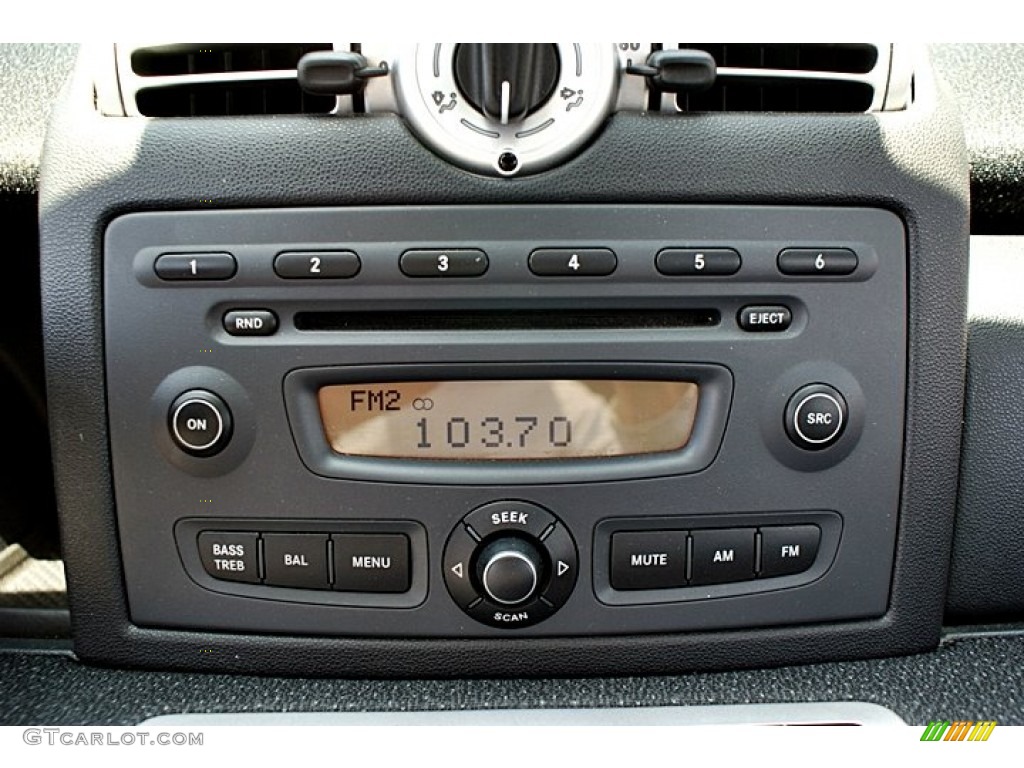 2009 Smart fortwo passion coupe Audio System Photo #66146792