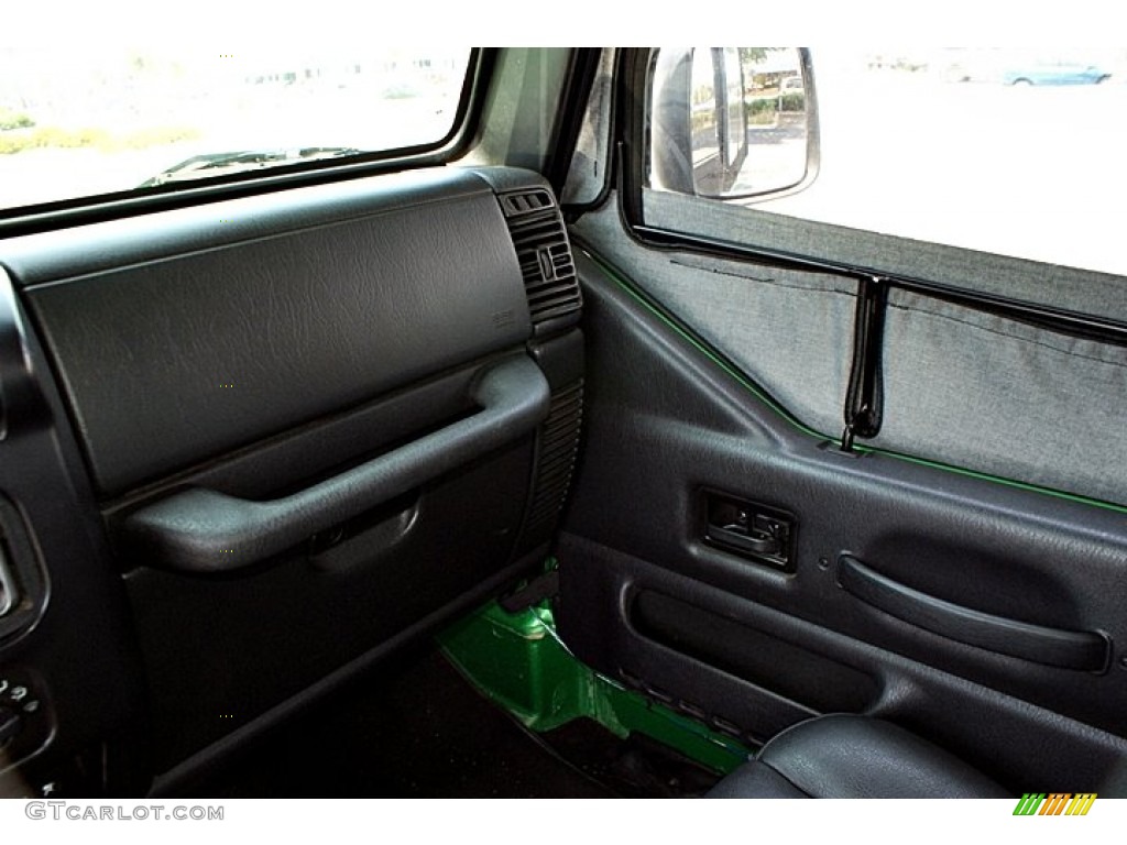 2004 Wrangler SE 4x4 - Electric Lime Green Pearl / Dark Slate Gray photo #27