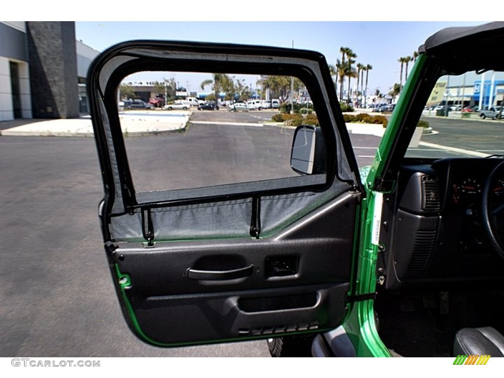 2004 Wrangler SE 4x4 - Electric Lime Green Pearl / Dark Slate Gray photo #32