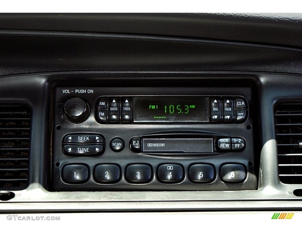 2004 Ford Crown Victoria LX Audio System Photo #66150944