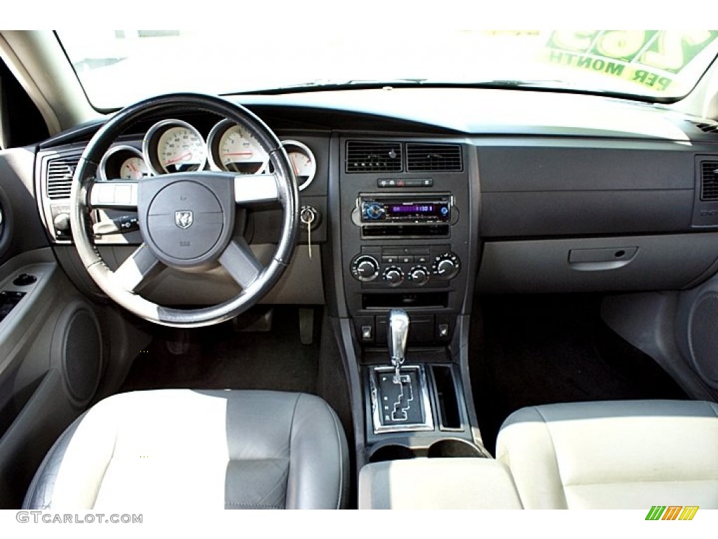 2005 Dodge Magnum R/T Dark Slate Gray/Light Graystone Dashboard Photo #66151286