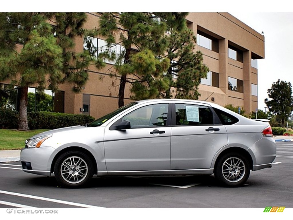 Ingot Silver Metallic 2010 Ford Focus SE Sedan Exterior Photo #66151967