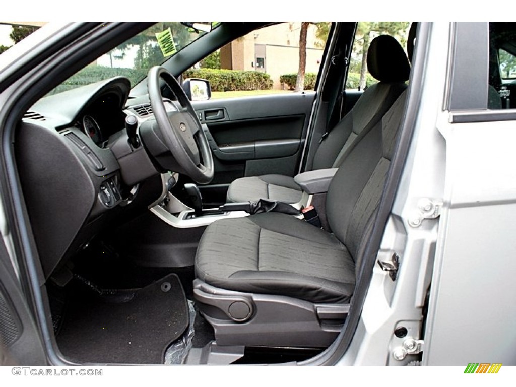 Charcoal Black Interior 2010 Ford Focus SE Sedan Photo #66152009