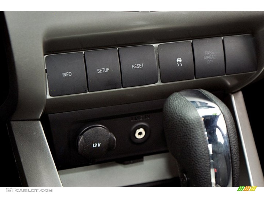 2010 Ford Focus SE Sedan Controls Photo #66152143