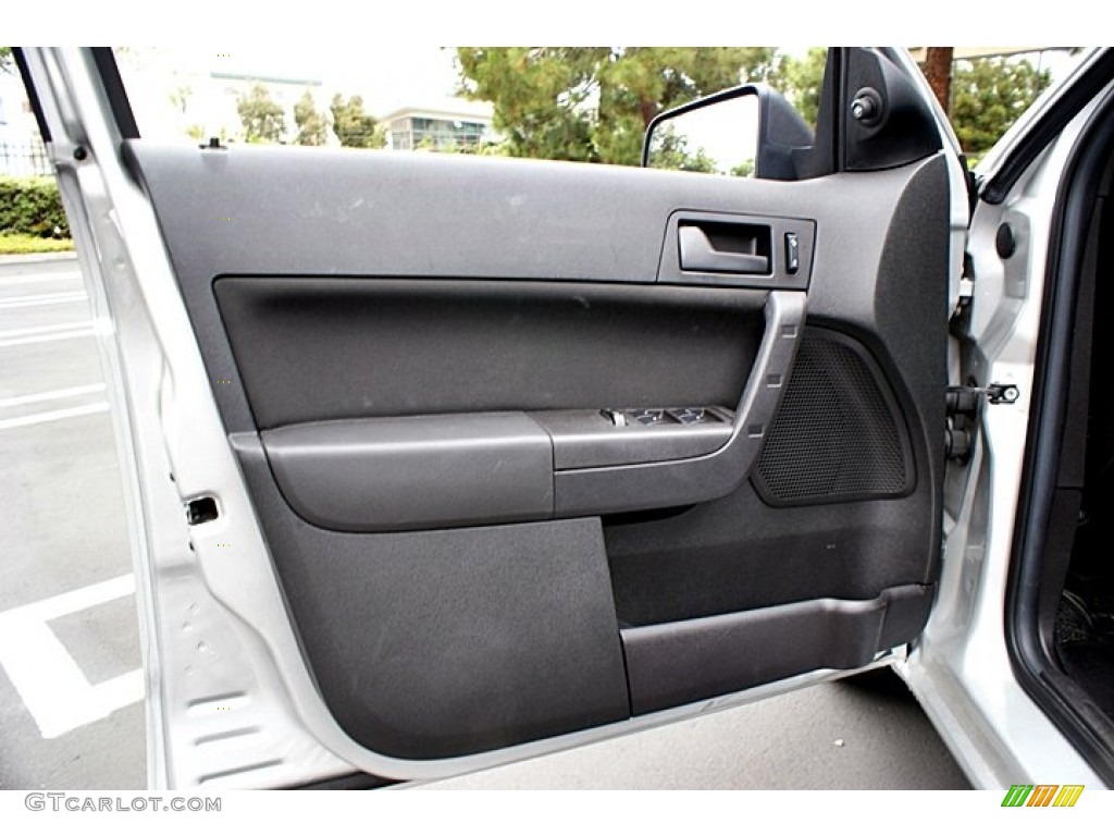 2010 Ford Focus SE Sedan Charcoal Black Door Panel Photo #66152150