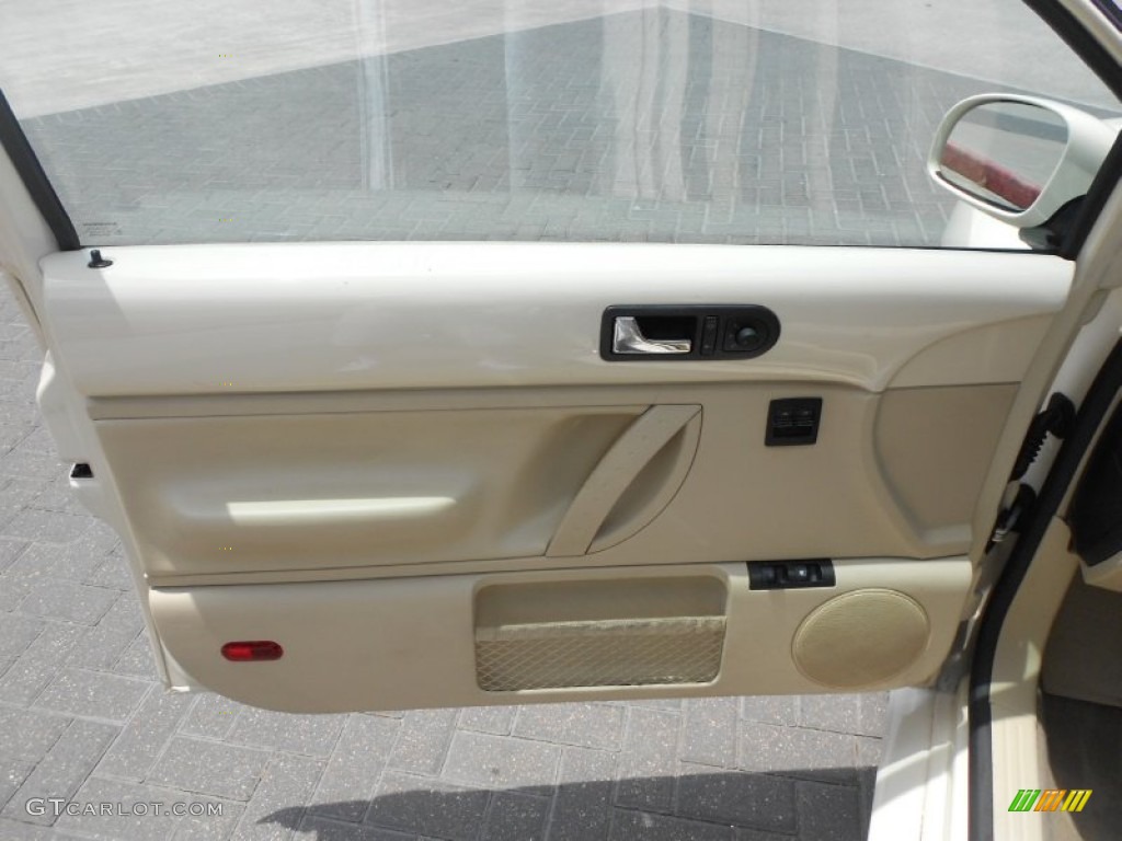 2006 Volkswagen New Beetle 2.5 Coupe Cream Door Panel Photo #66153995