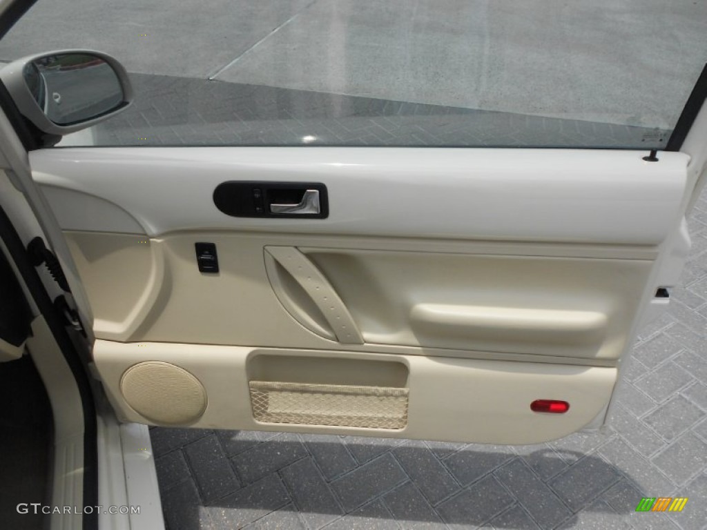 2006 Volkswagen New Beetle 2.5 Coupe Cream Door Panel Photo #66154022