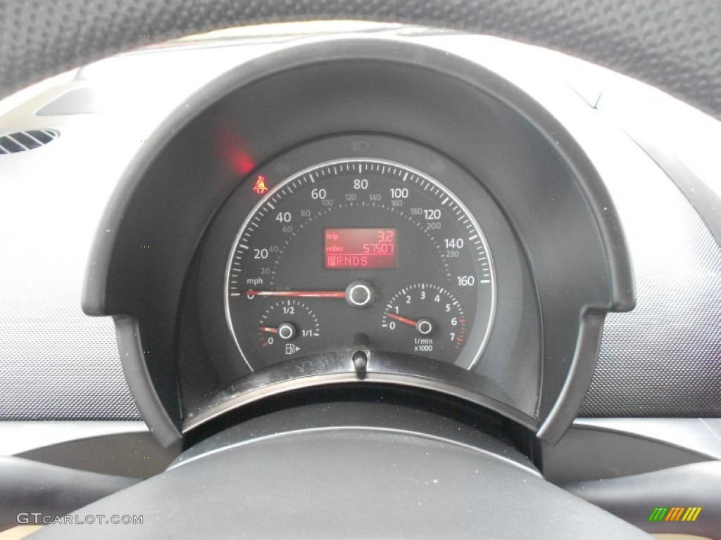 2006 Volkswagen New Beetle 2.5 Coupe Gauges Photo #66154103