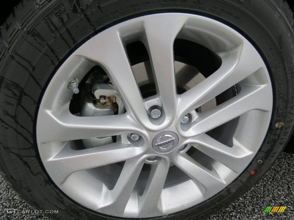 2012 Nissan Juke SV Wheel Photos