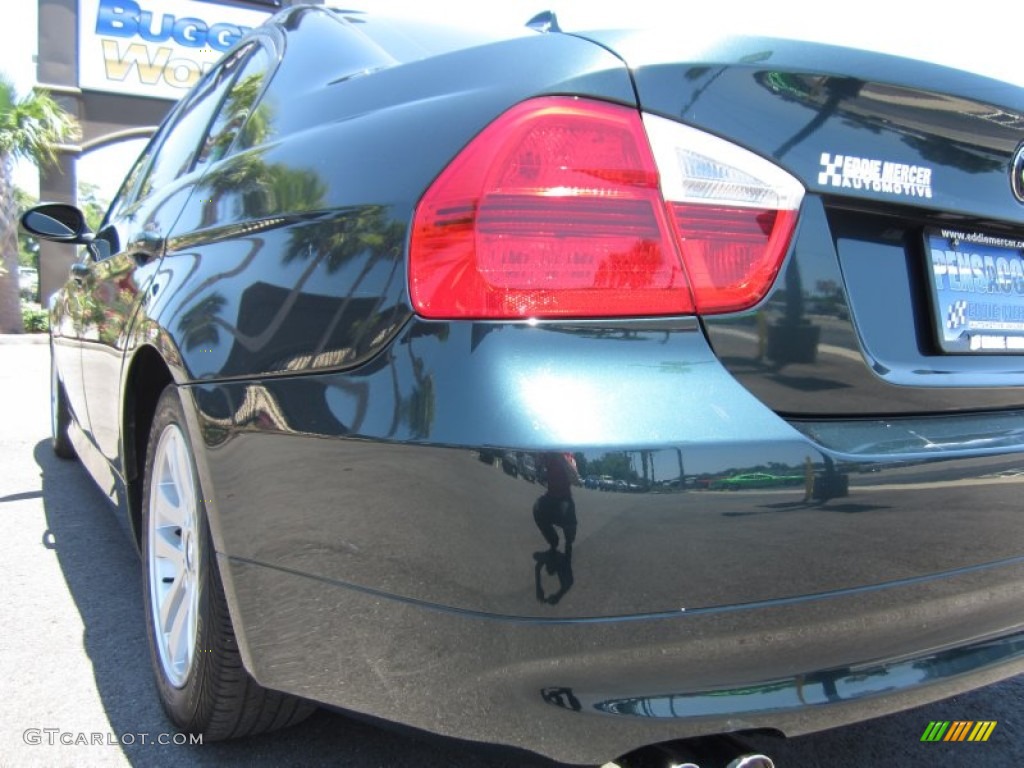 2006 3 Series 325i Sedan - Deep Green Metallic / Terra/Black Dakota Leather photo #17