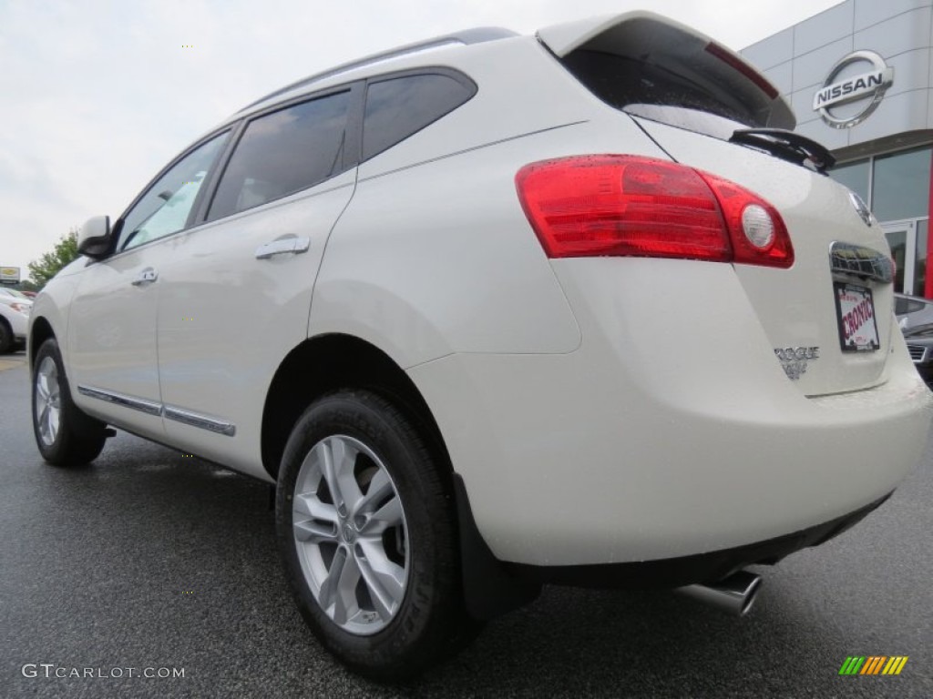 2012 Rogue SV - Pearl White / Black photo #3