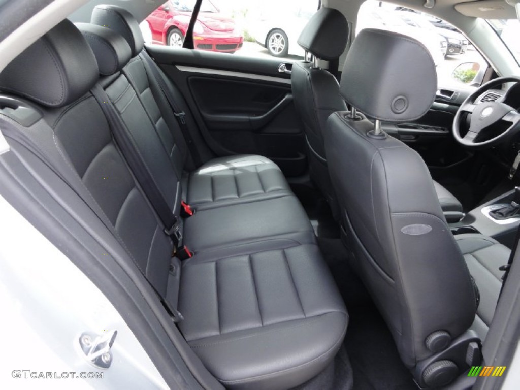 2005 Volkswagen Jetta 2.5 Sedan Rear Seat Photos