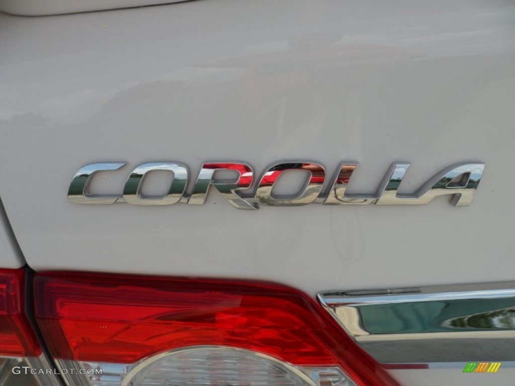 2011 Toyota Corolla S Marks and Logos Photos