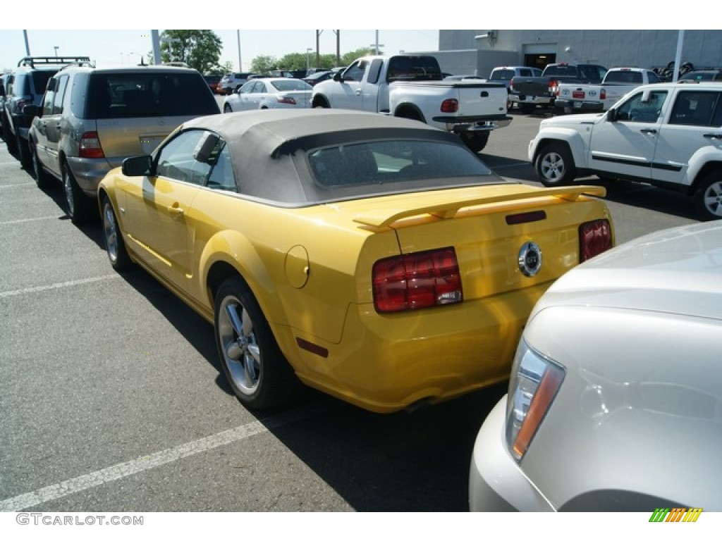 2006 Mustang GT Deluxe Convertible - Screaming Yellow / Dark Charcoal photo #3