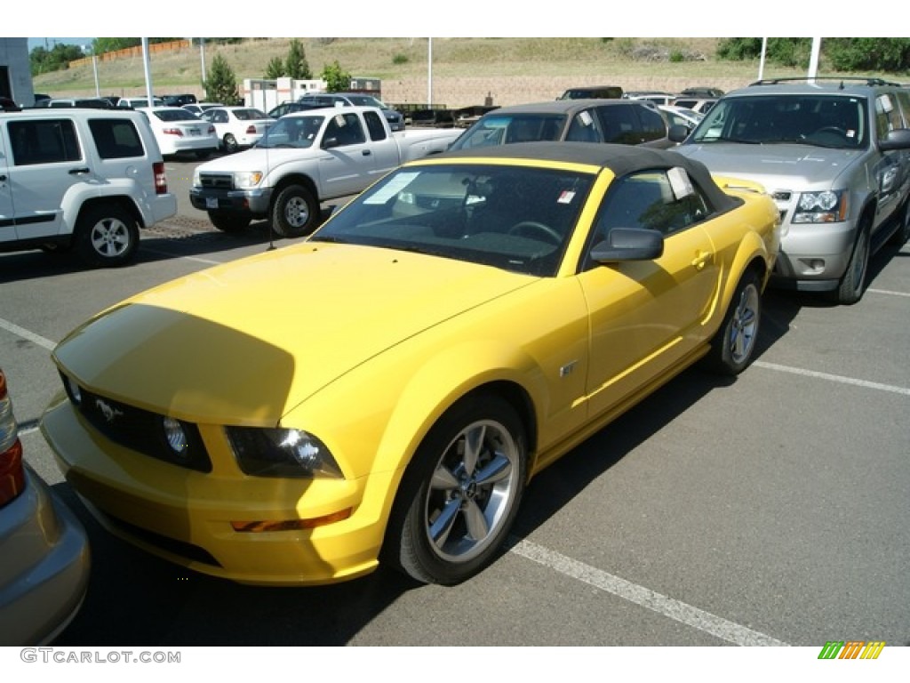 2006 Mustang GT Deluxe Convertible - Screaming Yellow / Dark Charcoal photo #4