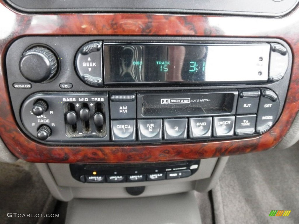 2002 Chrysler Sebring LXi Convertible Audio System Photos